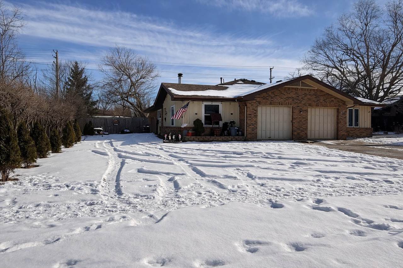 1341 Beverly Lane - Photo 1