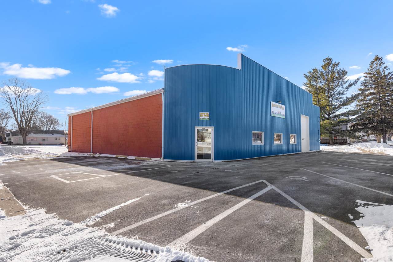 502 Schuyler Street - Photo 1