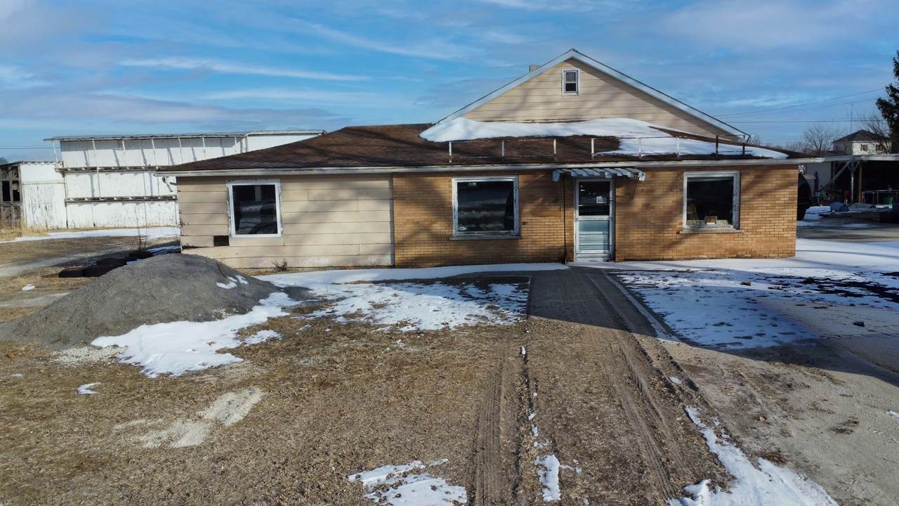 7429 Chinquy - Photo 1