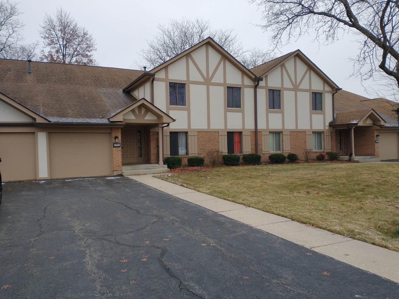 905 Surrey Drive - Photo 1
