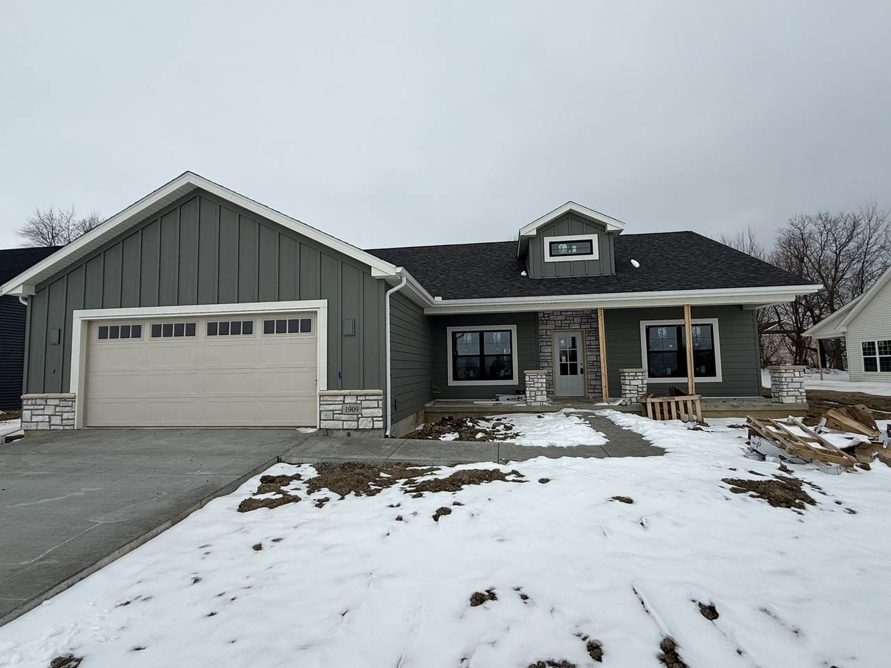 1909 Stone Creek Boulevard - Photo 1