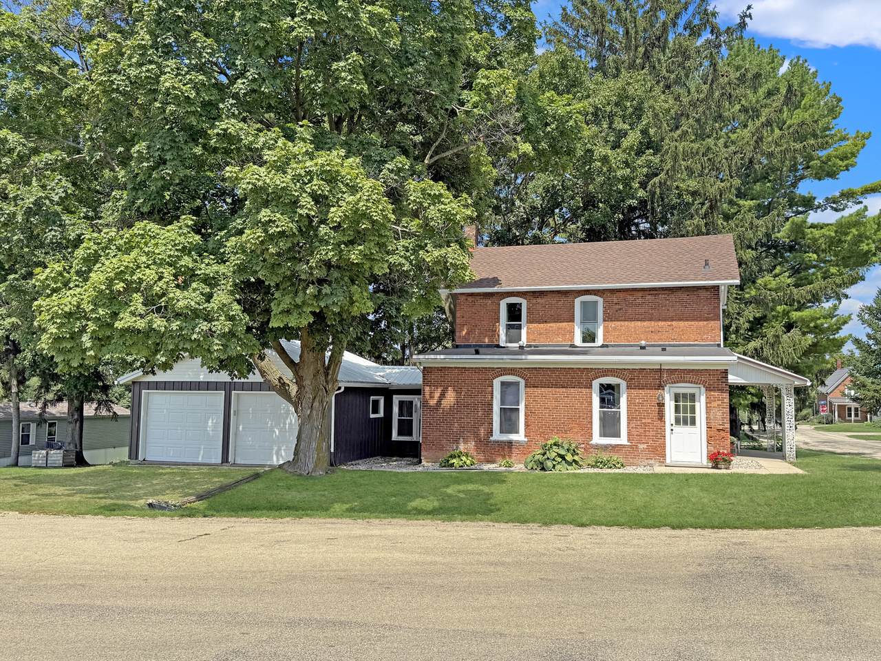 104 Johnson - Photo 1