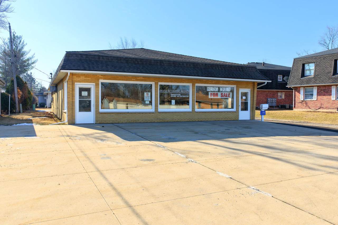 1303 Circle Drive - Photo 1