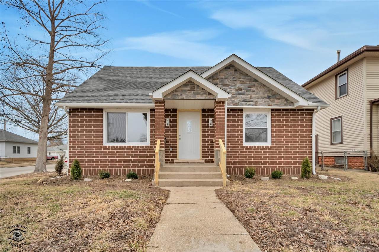 702 Lincoln Avenue - Photo 1