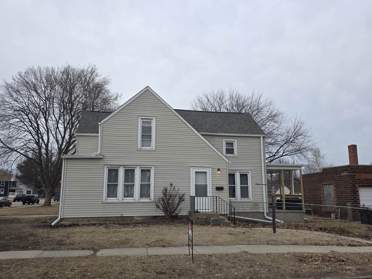 802 5th Street - Photo 1