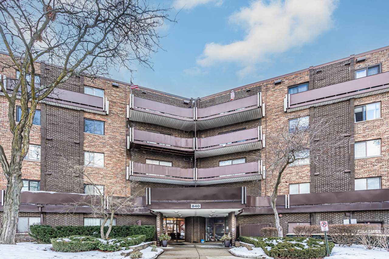 840 Wellington Avenue - Photo 1