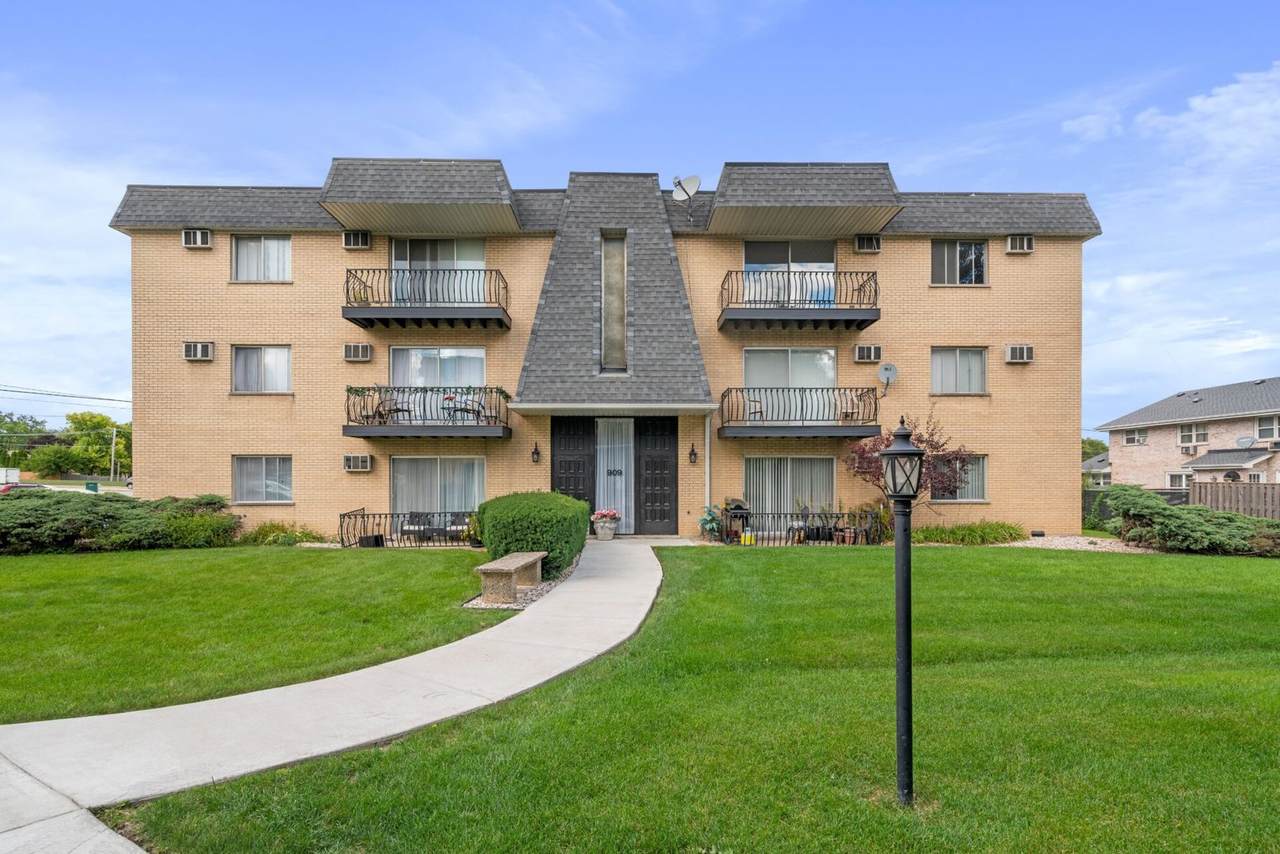 909 Plainfield Road - Photo 1