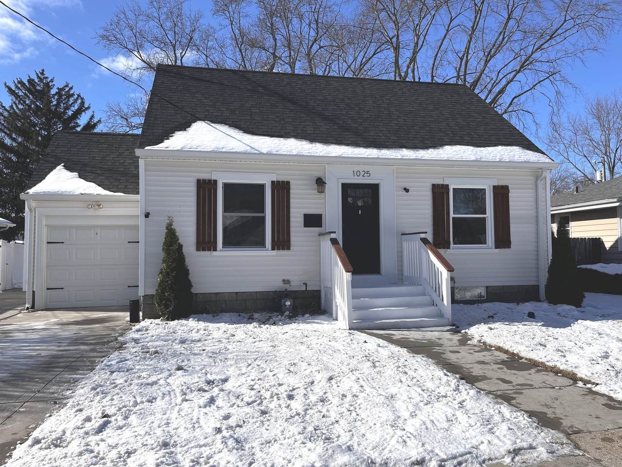 1025 Queen Anne Street - Photo 1