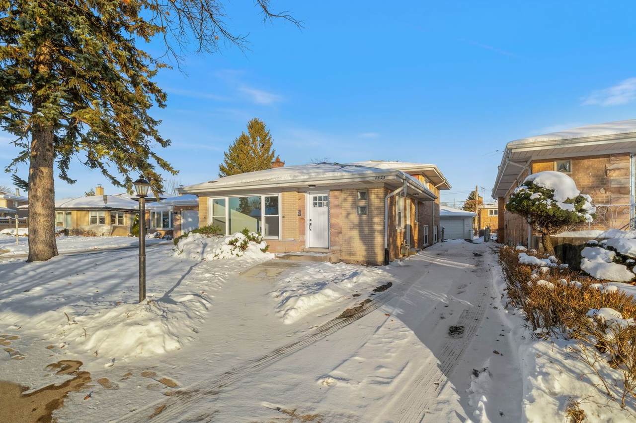 4525 Plainfield Avenue - Photo 1