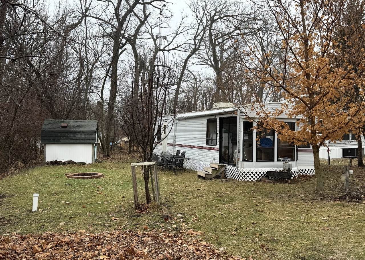 23-121 Woodhaven Lakes - Photo 1