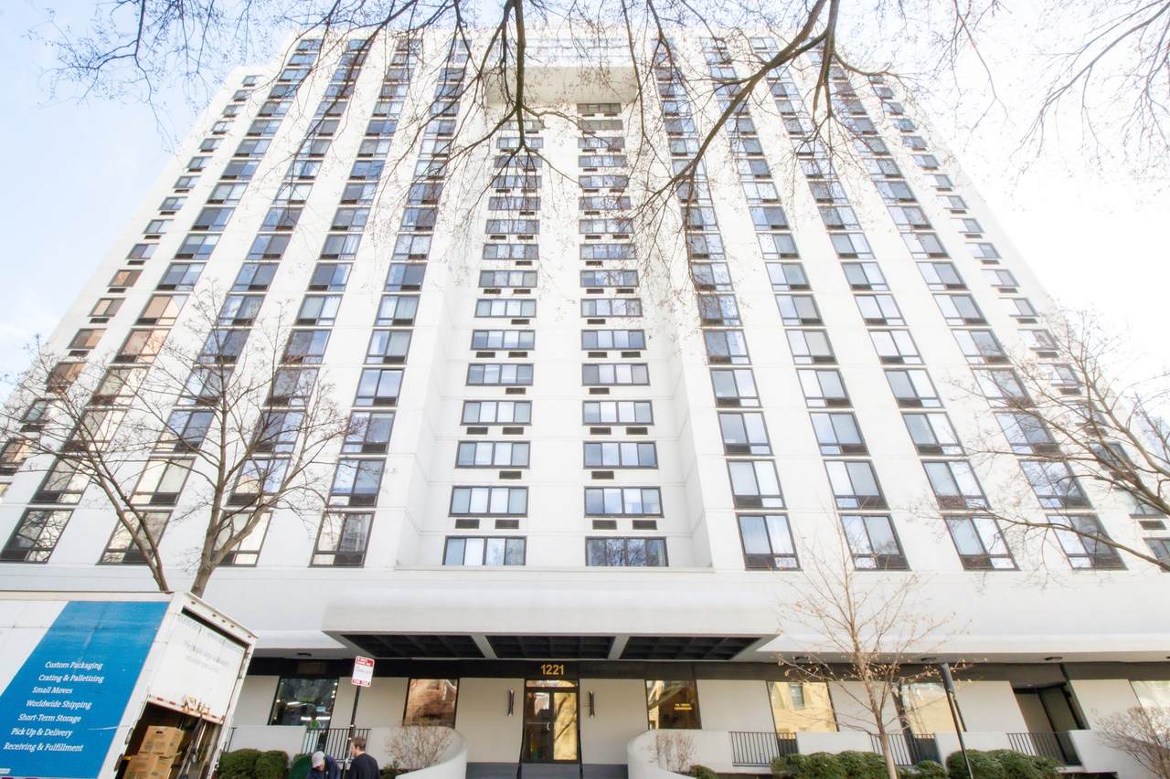 1221 Dearborn Parkway - Photo 1