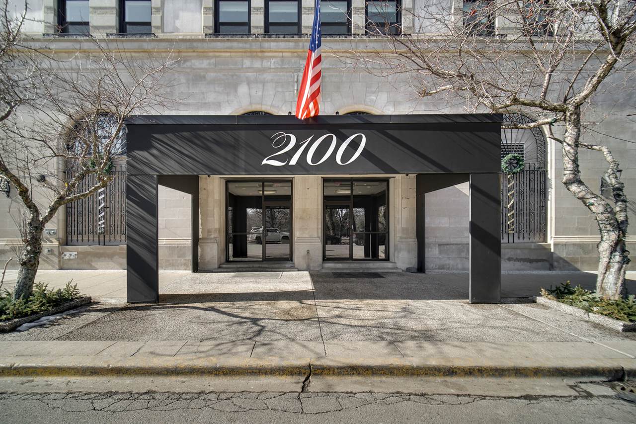 2100 Lincoln Park West - Photo 1