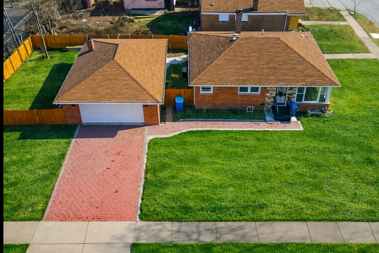 401 14th Place - Photo 1