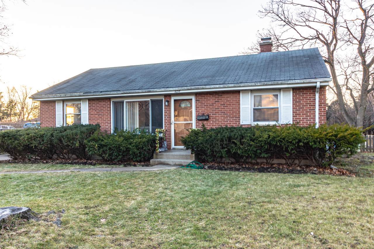 1054 Broadmoor Place - Photo 1