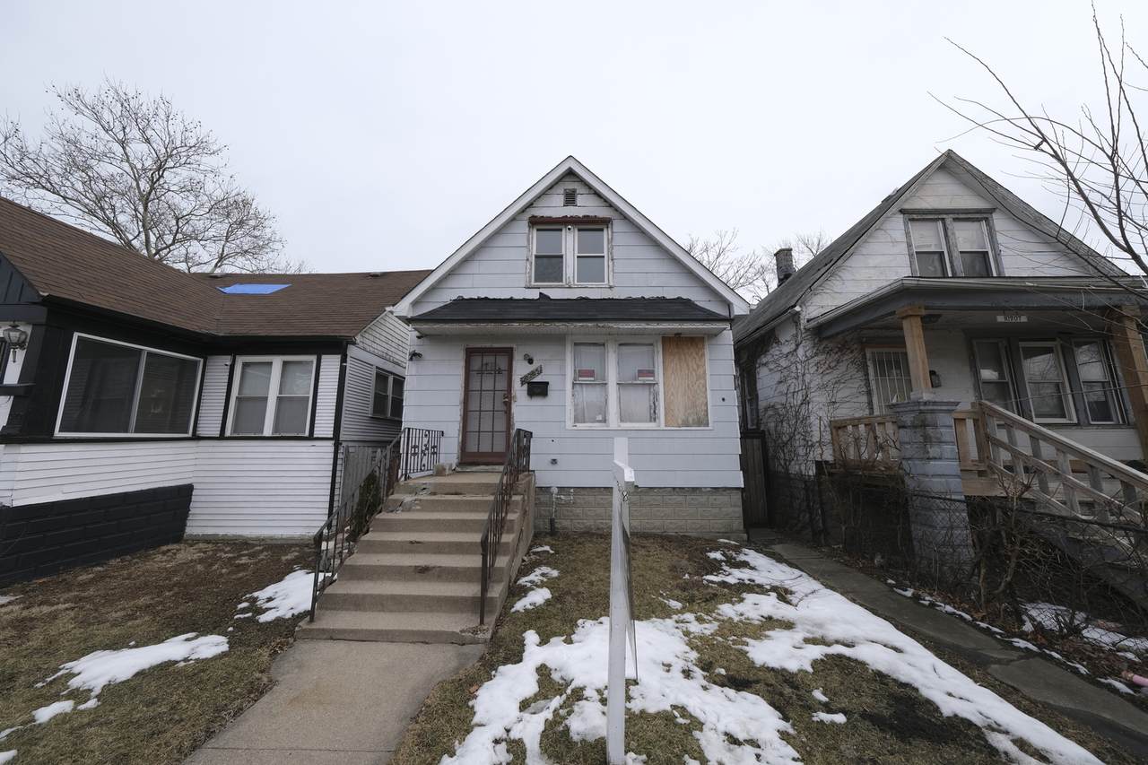 10205 Perry Avenue - Photo 1