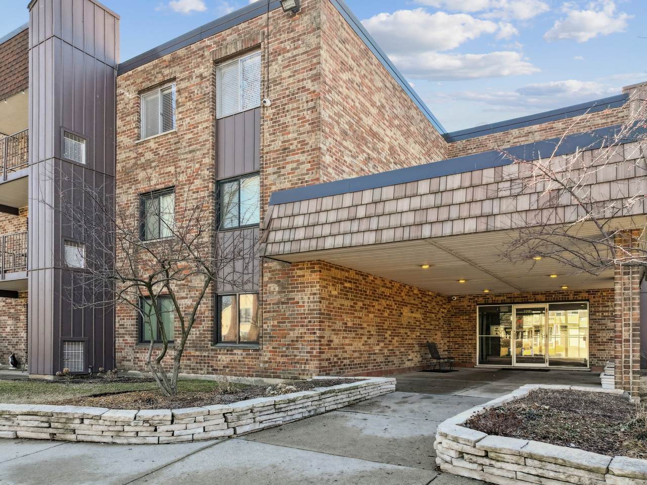 522 Algonquin Road - Photo 1