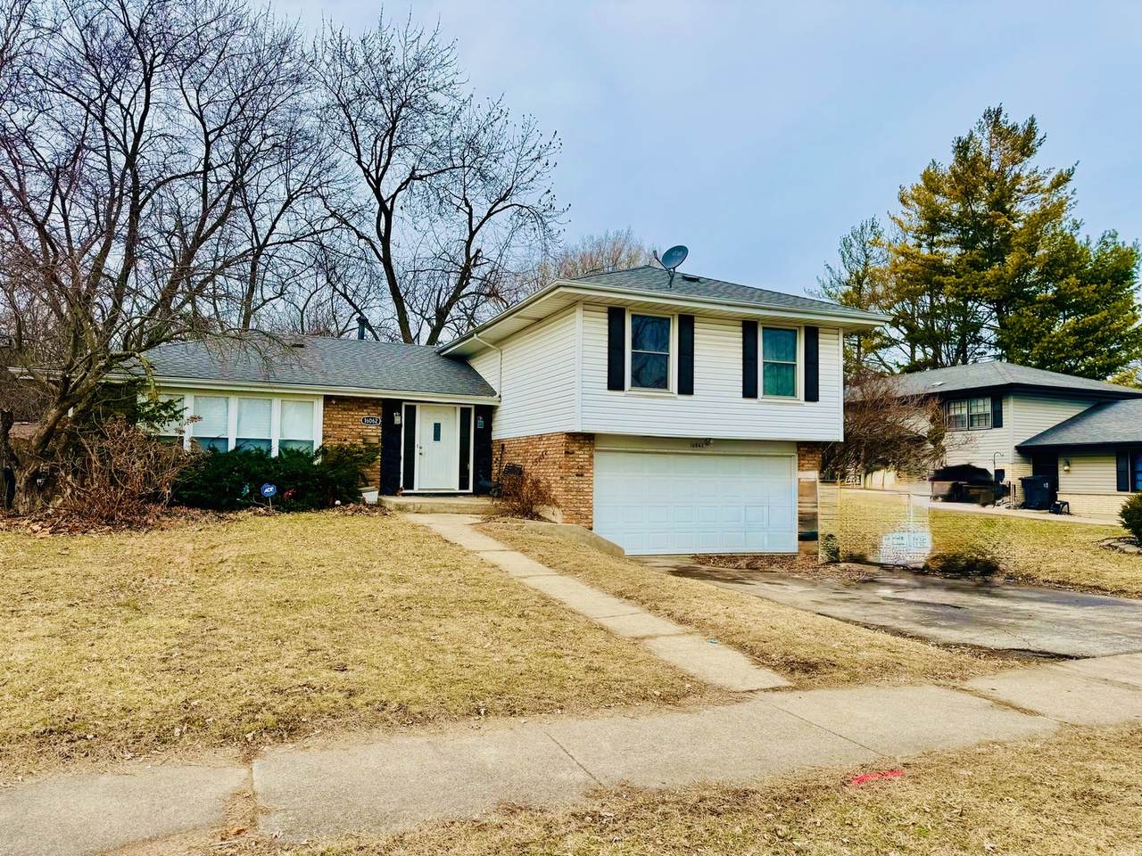 16062 Woodlawn East Avenue - Photo 1