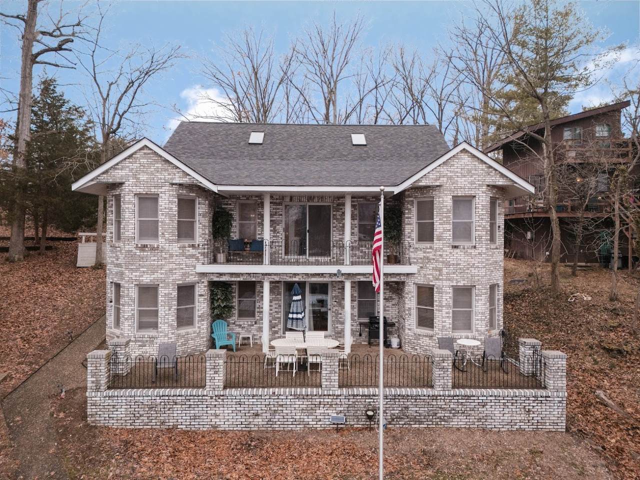 175 Oak Circle - Photo 1