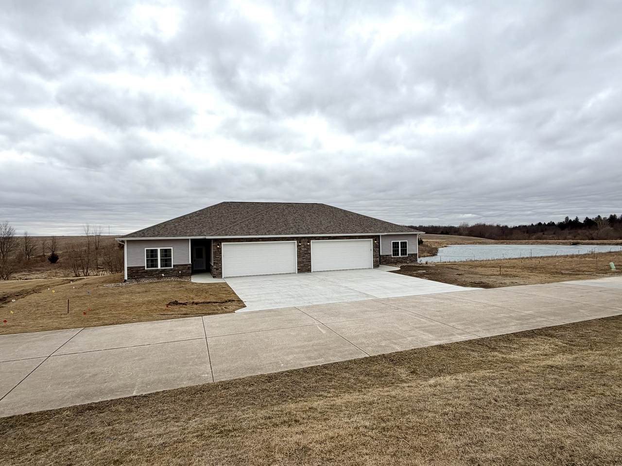 135 Countryview Court - Photo 1