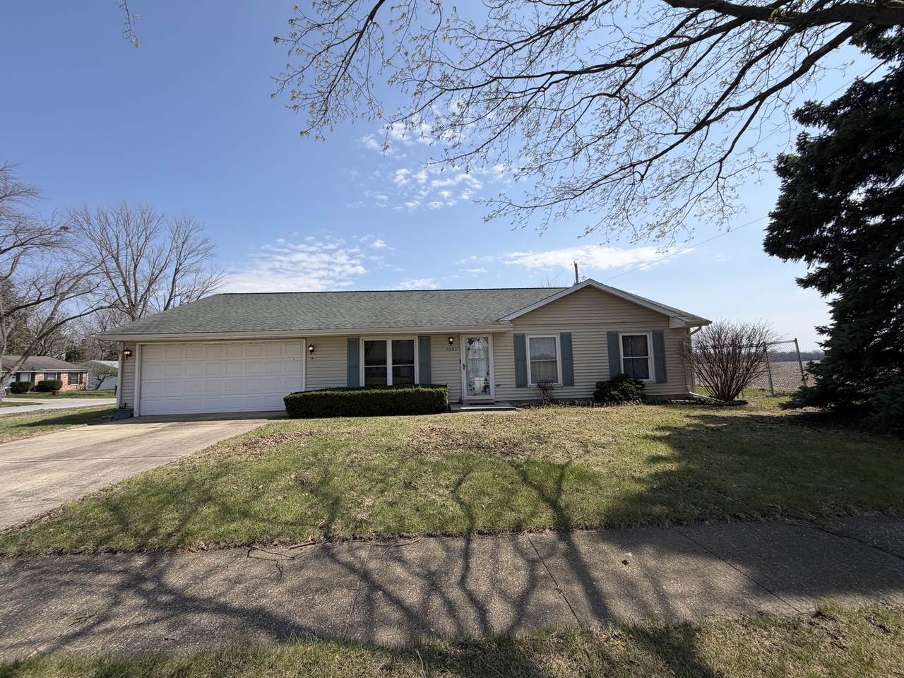 1002 Goldenview Drive - Photo 1