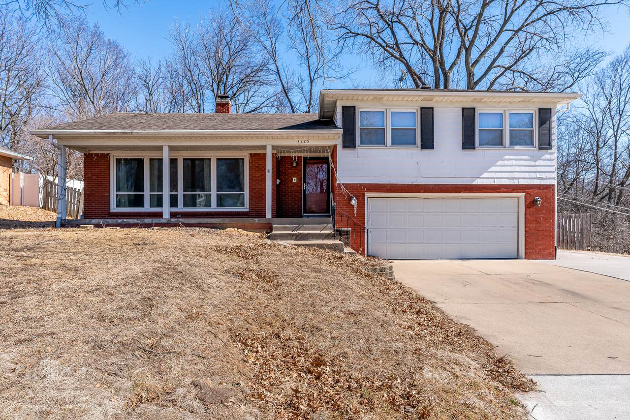 3225 28th Street Court - Photo 1