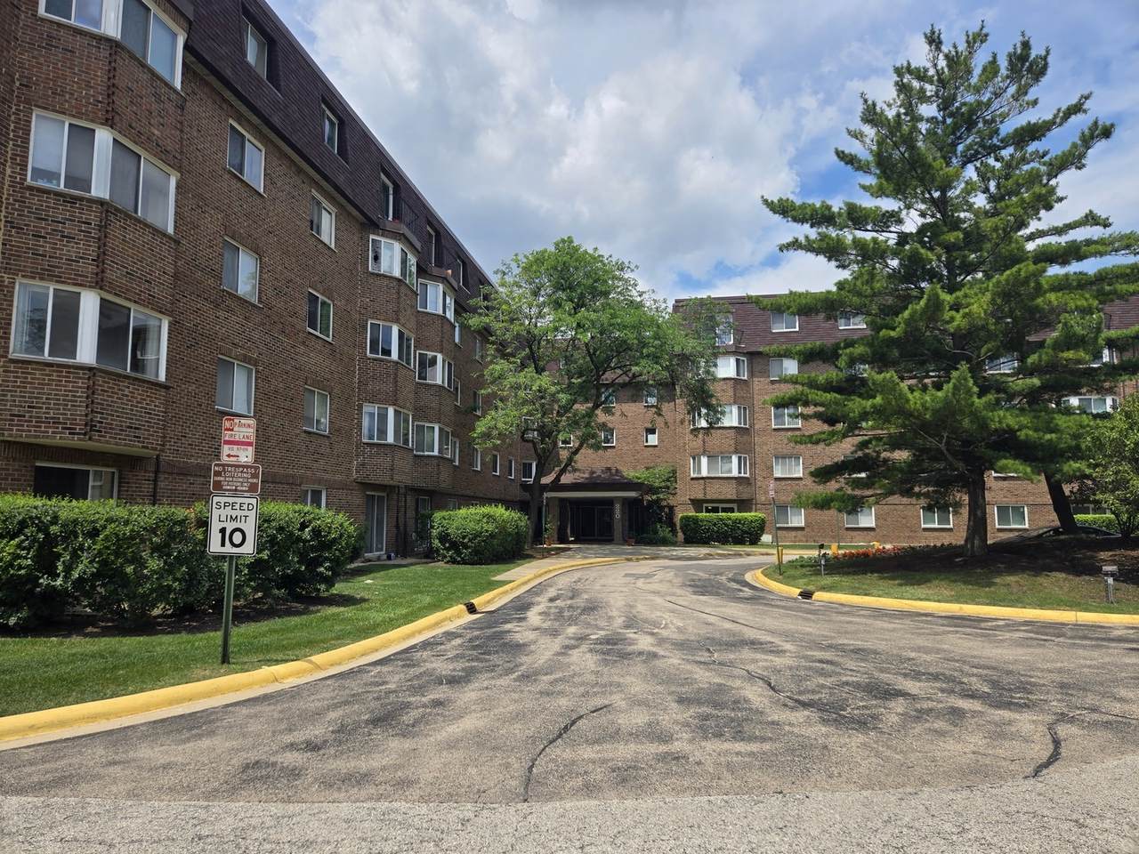 220 Roselle Road - Photo 1