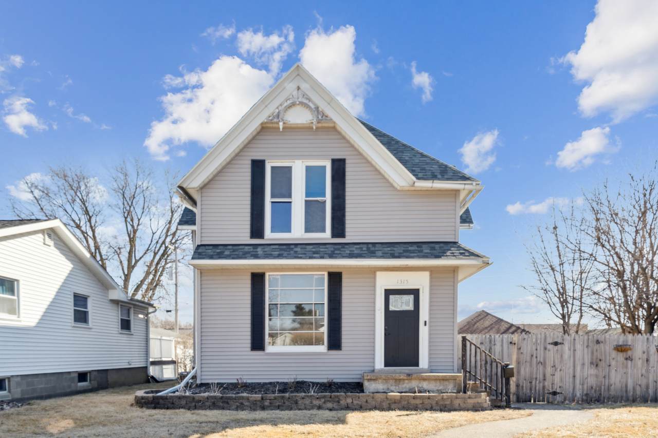 1315 Pershing Boulevard - Photo 1