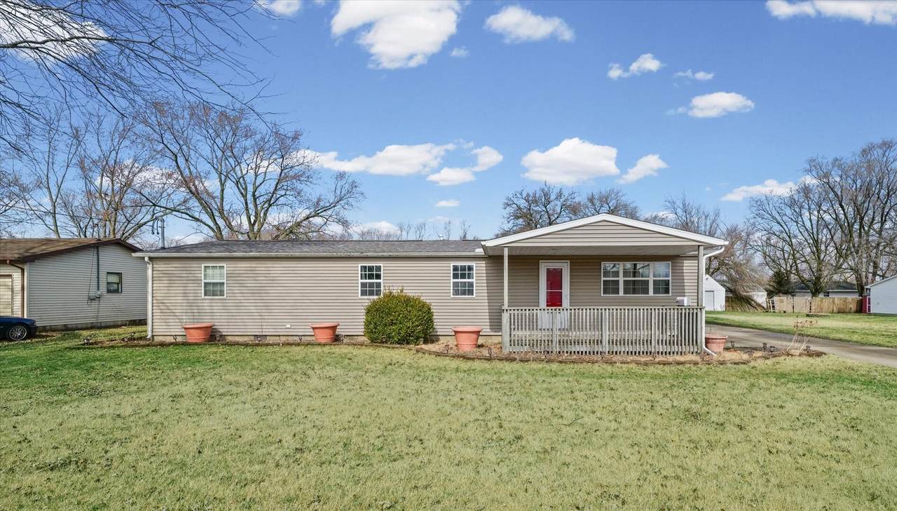 1095 Eastview Drive - Photo 1