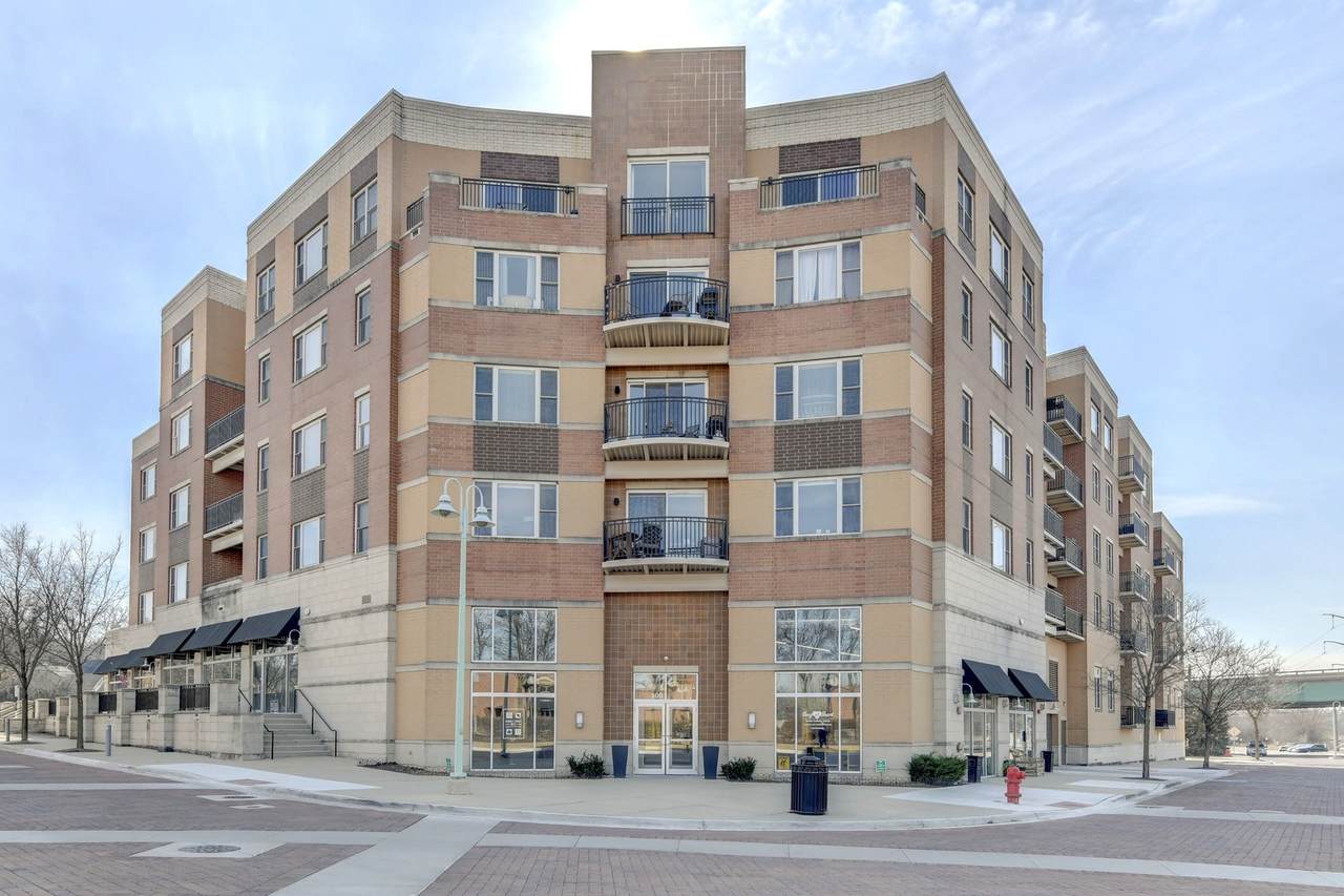 300 Village Circle - Photo 1