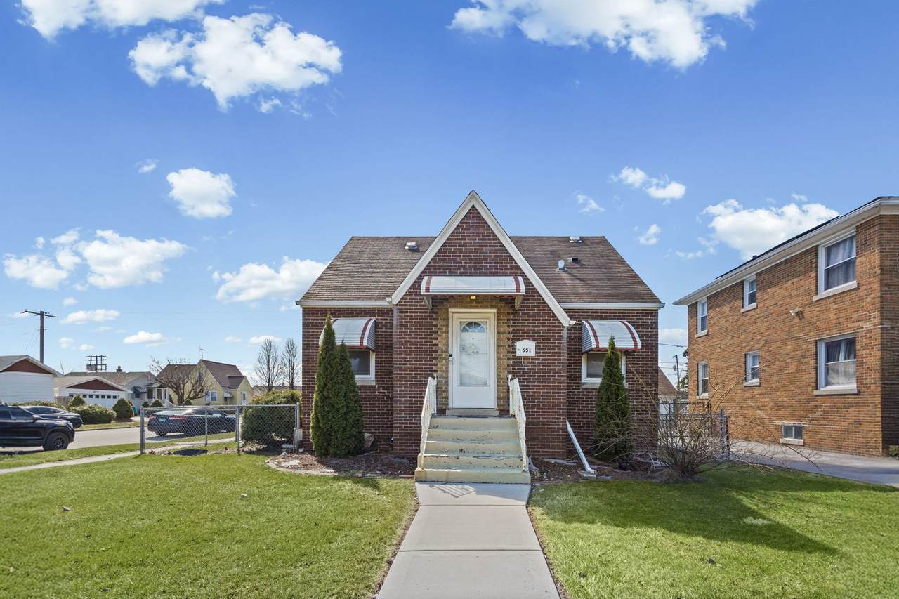 651 Sibley Boulevard - Photo 1