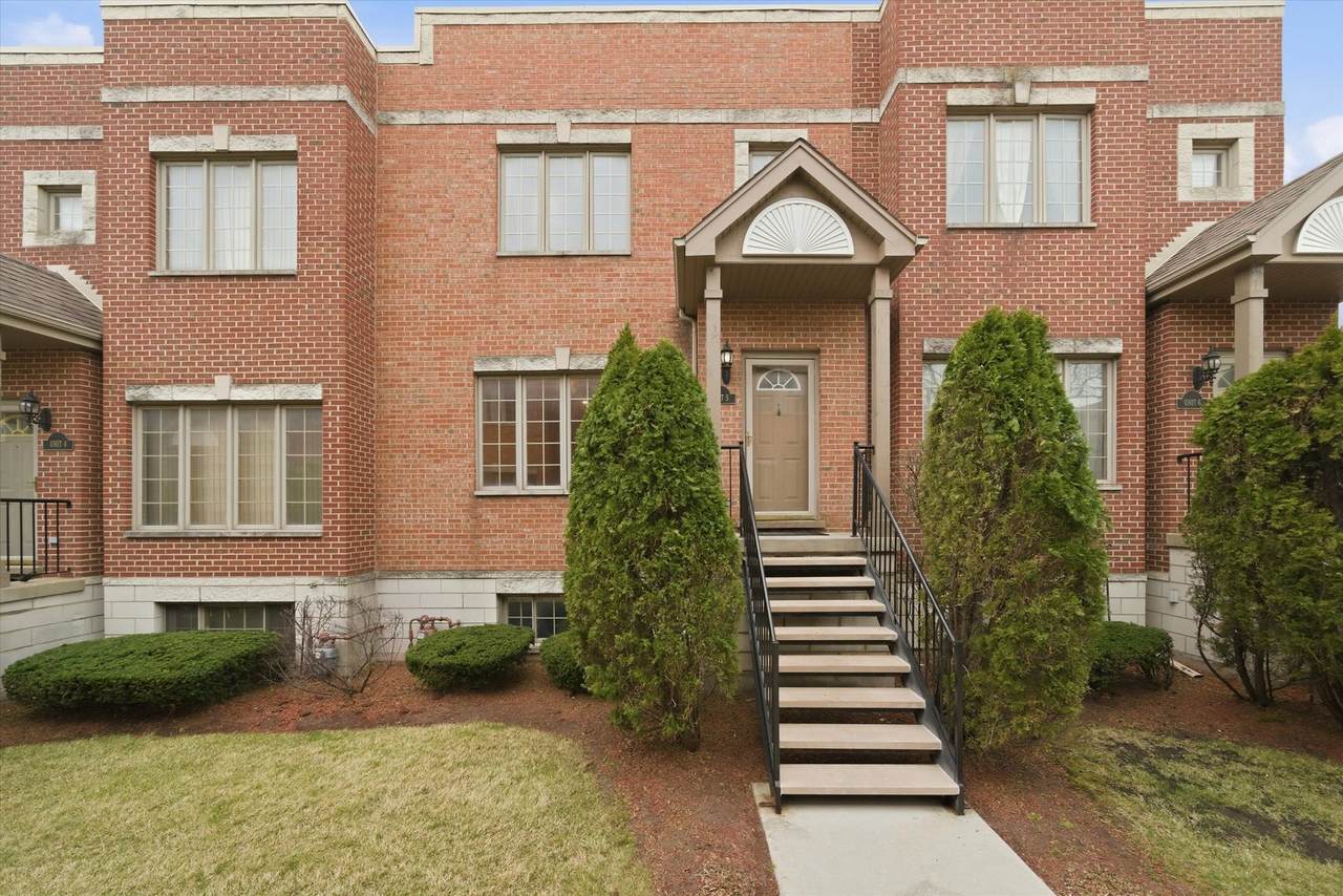 424 Oakwood Boulevard - Photo 1