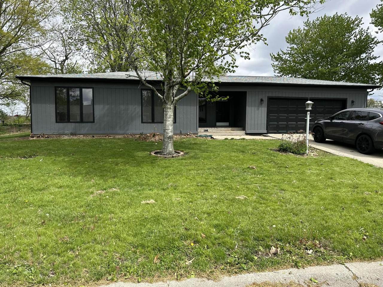 902 Fleetwood Drive - Photo 1