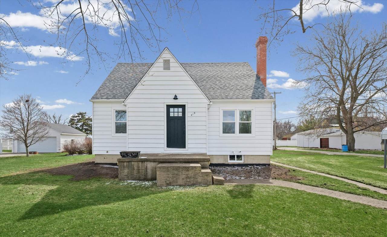 619 11th Street - Photo 1