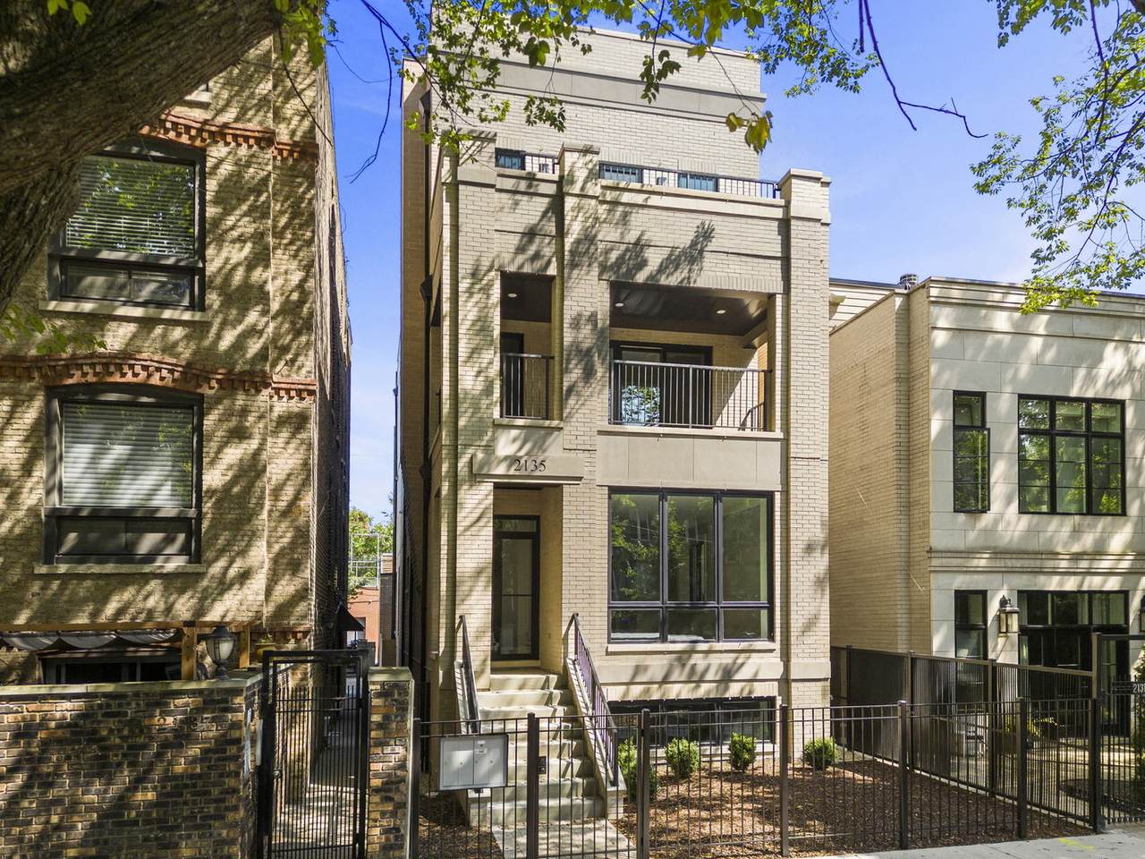 2135 Lakewood Avenue - Photo 1