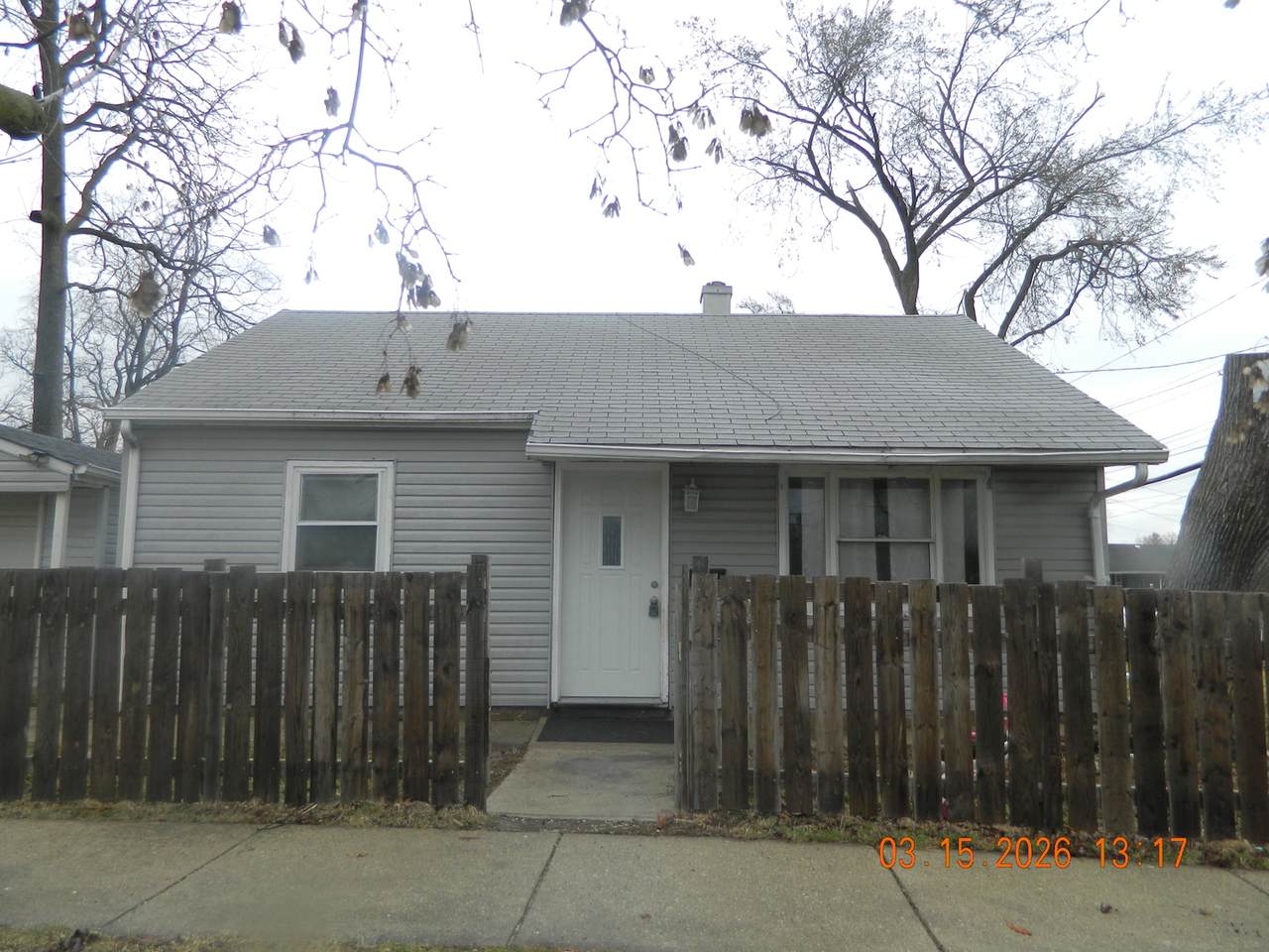 202 Loucks Street - Photo 1
