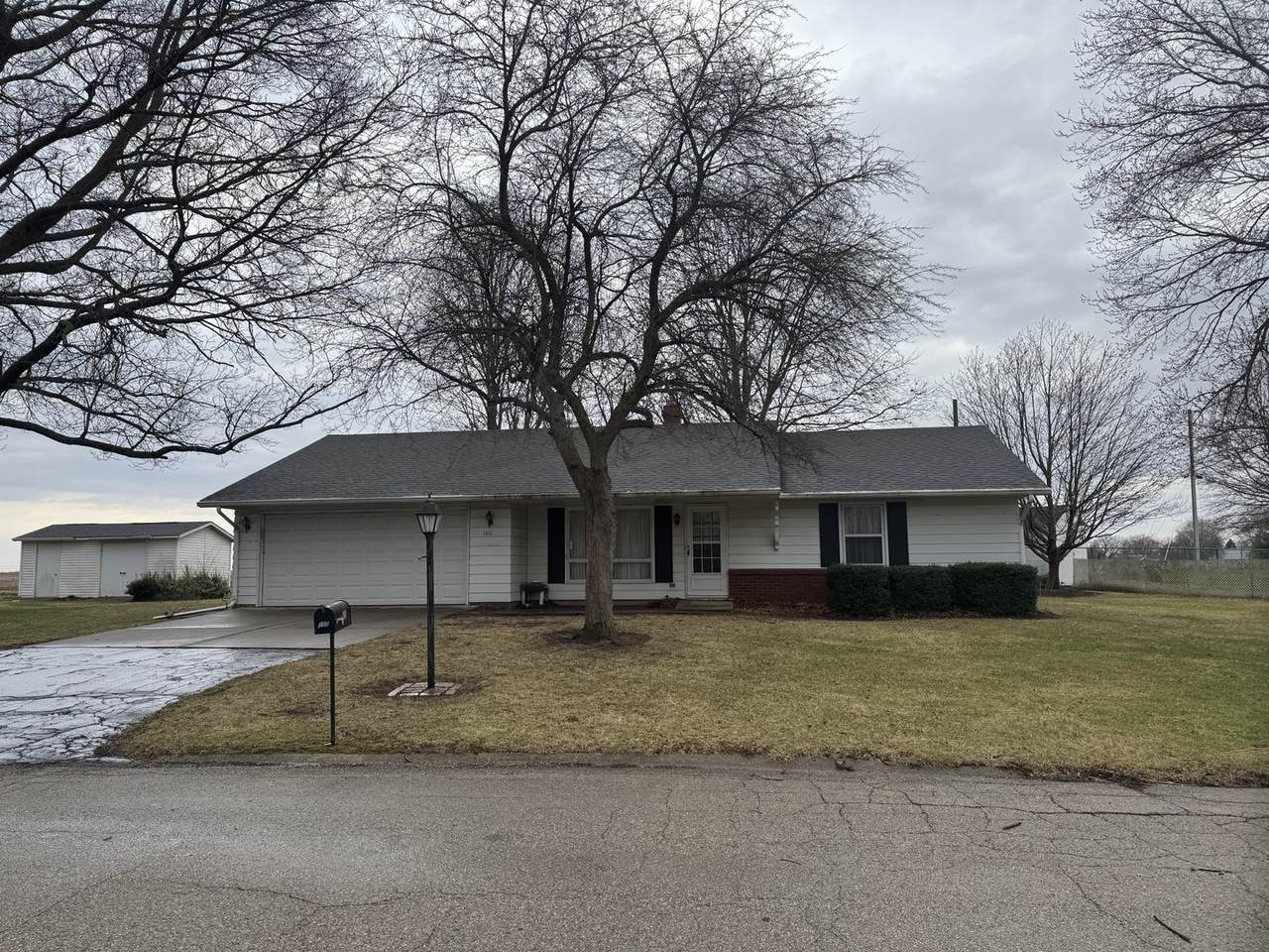100 Hazelwood Drive - Photo 1