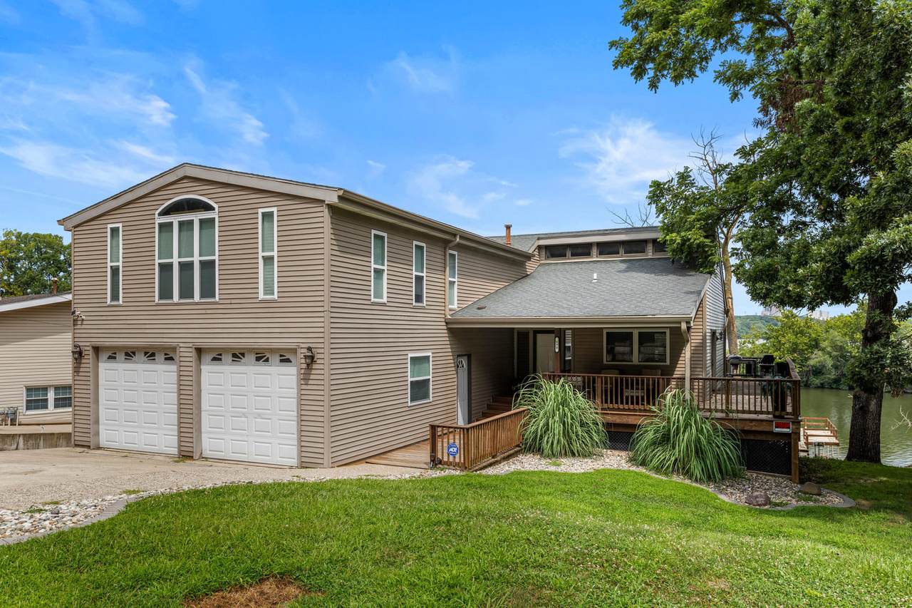690 Cove Court - Photo 1