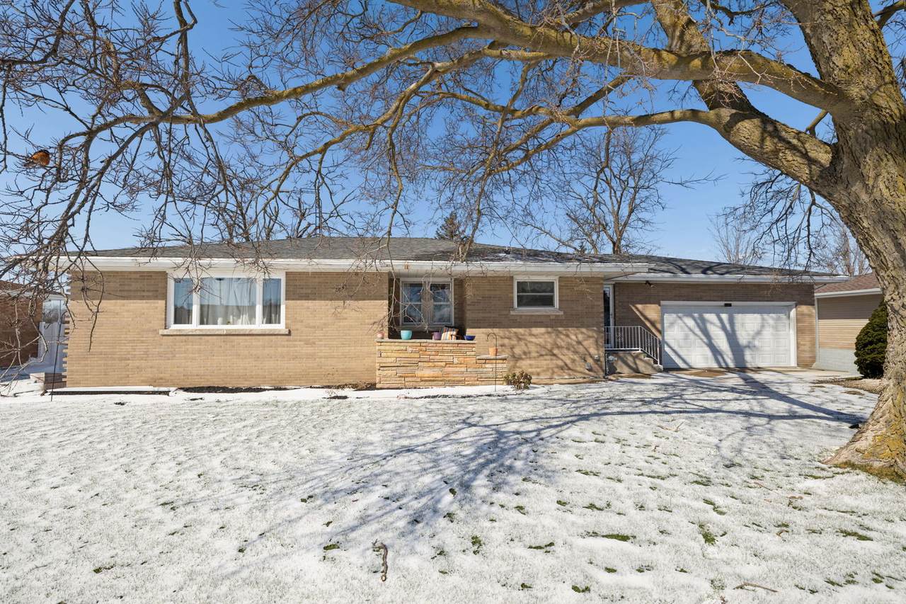 635 Elm Street - Photo 1