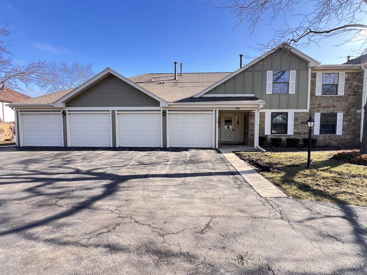1542 Heather Court - Photo 1