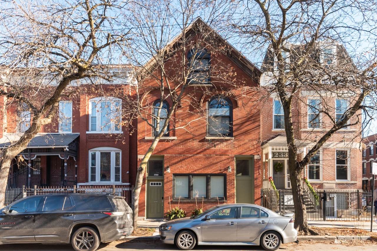 1235 Damen Avenue - Photo 1