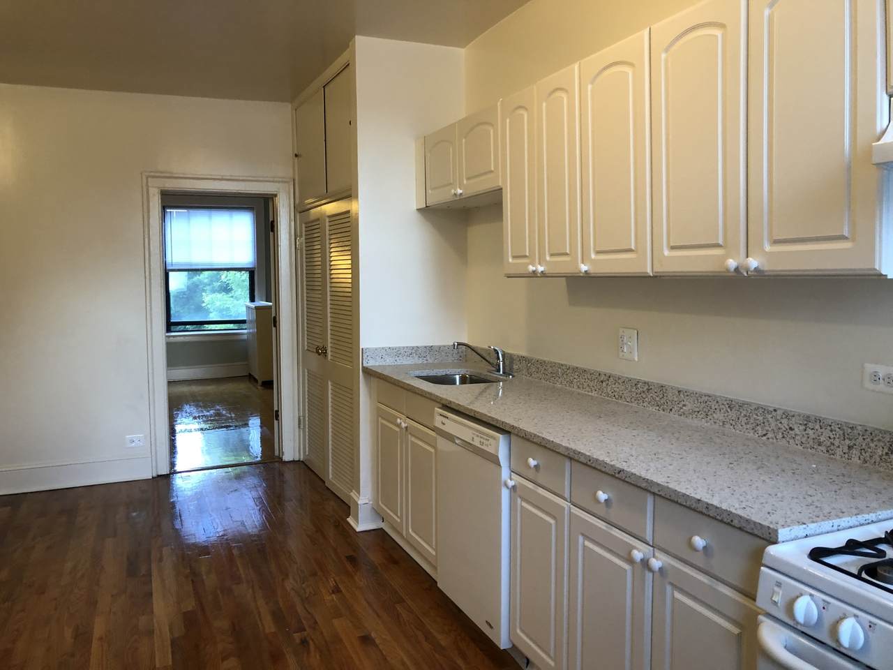 1134 Pratt Boulevard - Photo 1