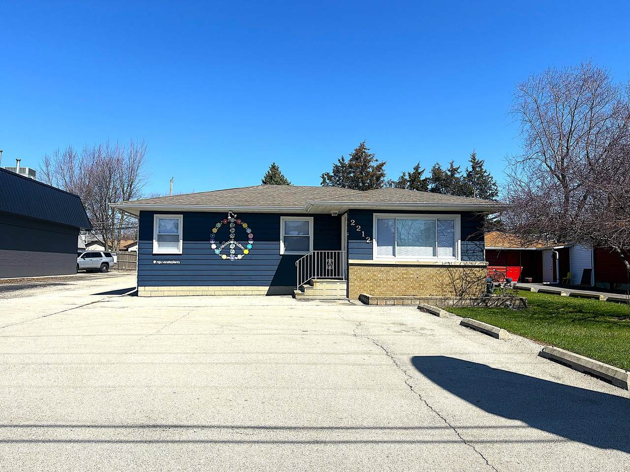 2212 Plainfield Road - Photo 1