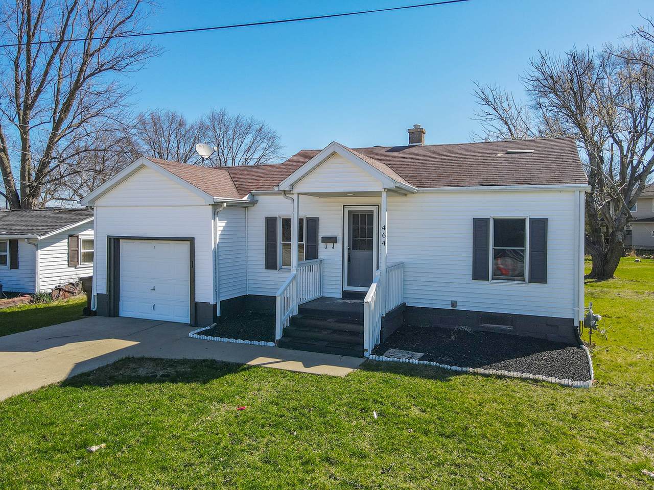 464 Maple Street - Photo 1
