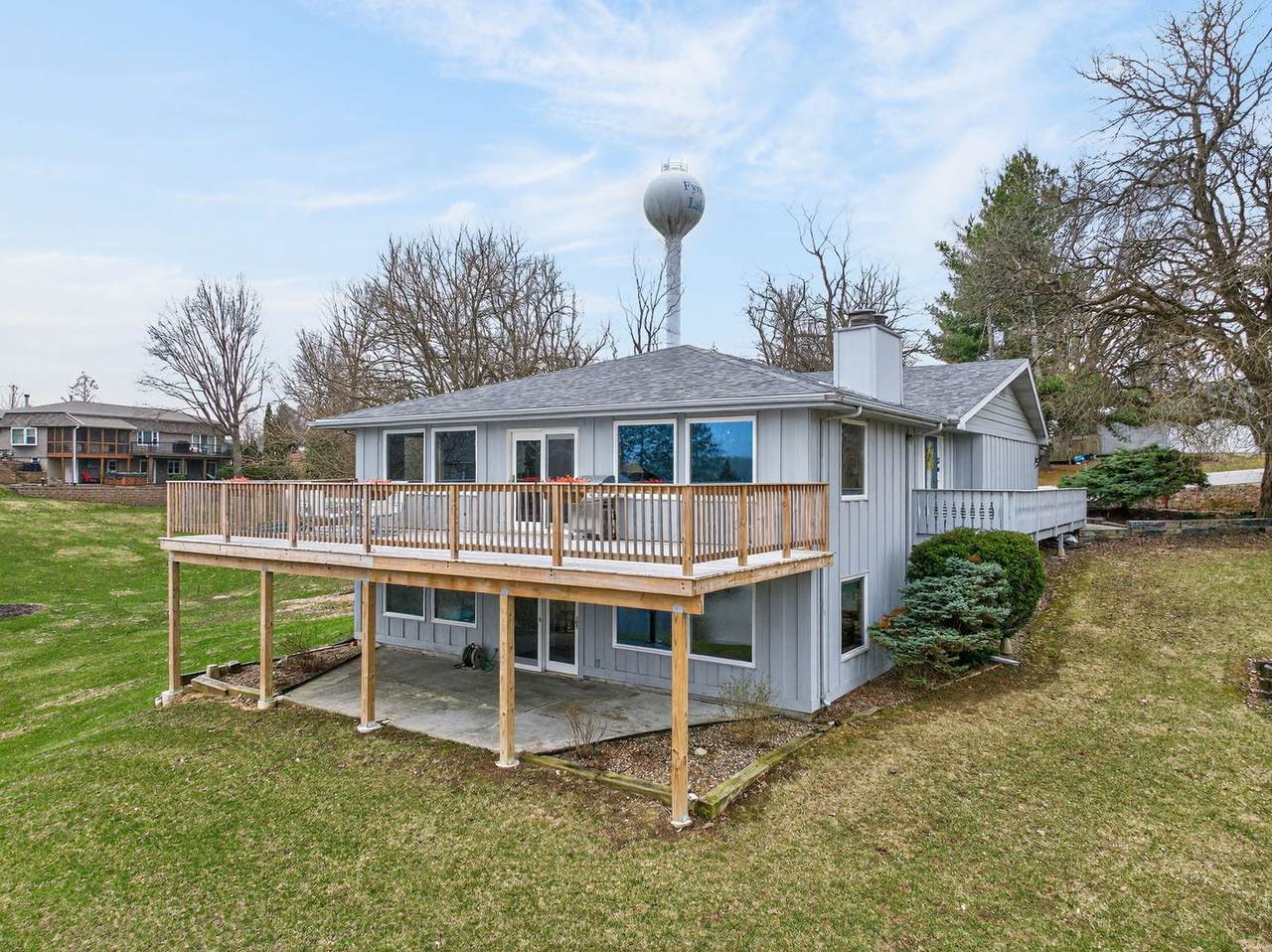 516 Crestview Drive - Photo 1