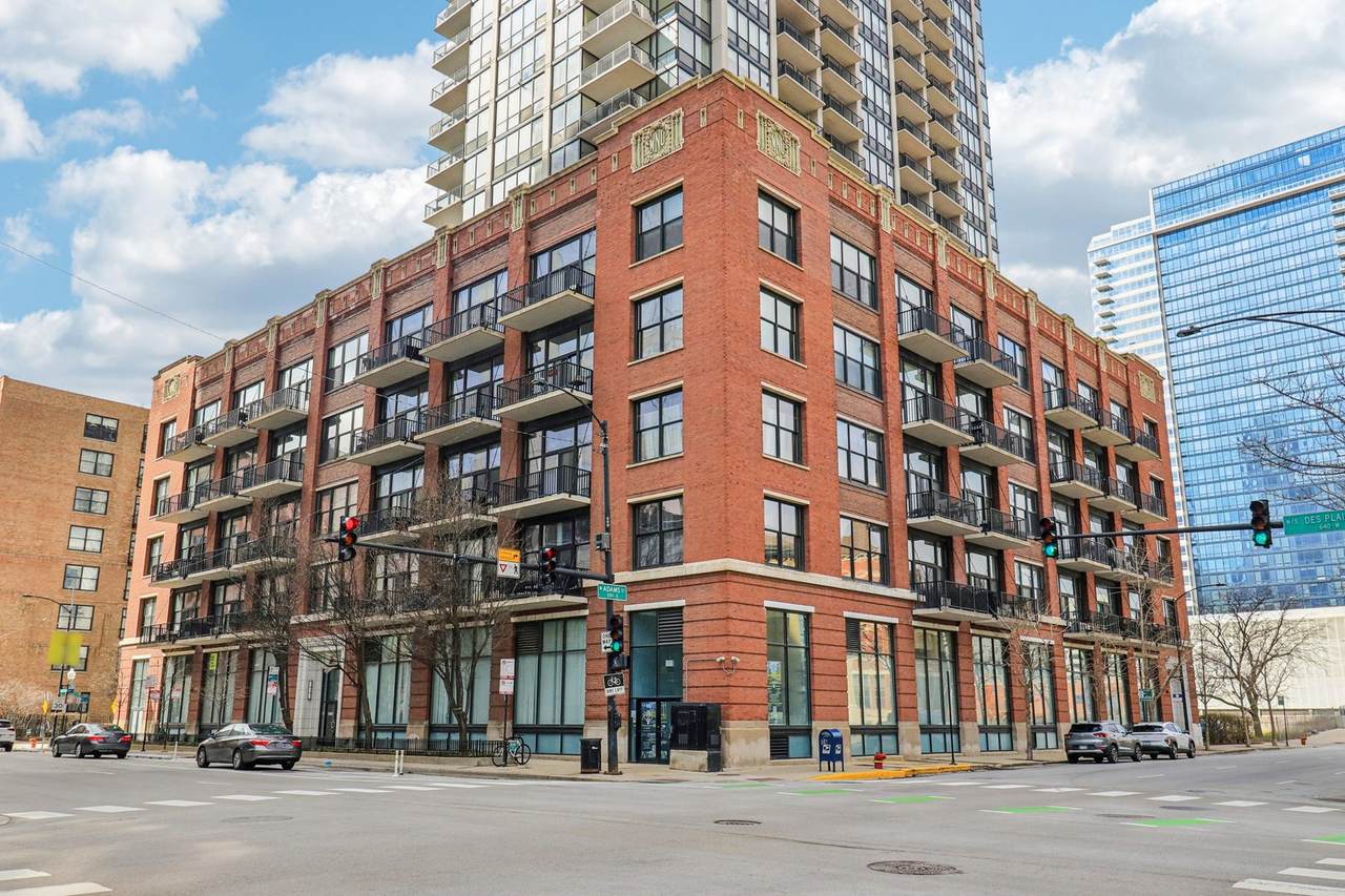 210 Desplaines Street - Photo 1