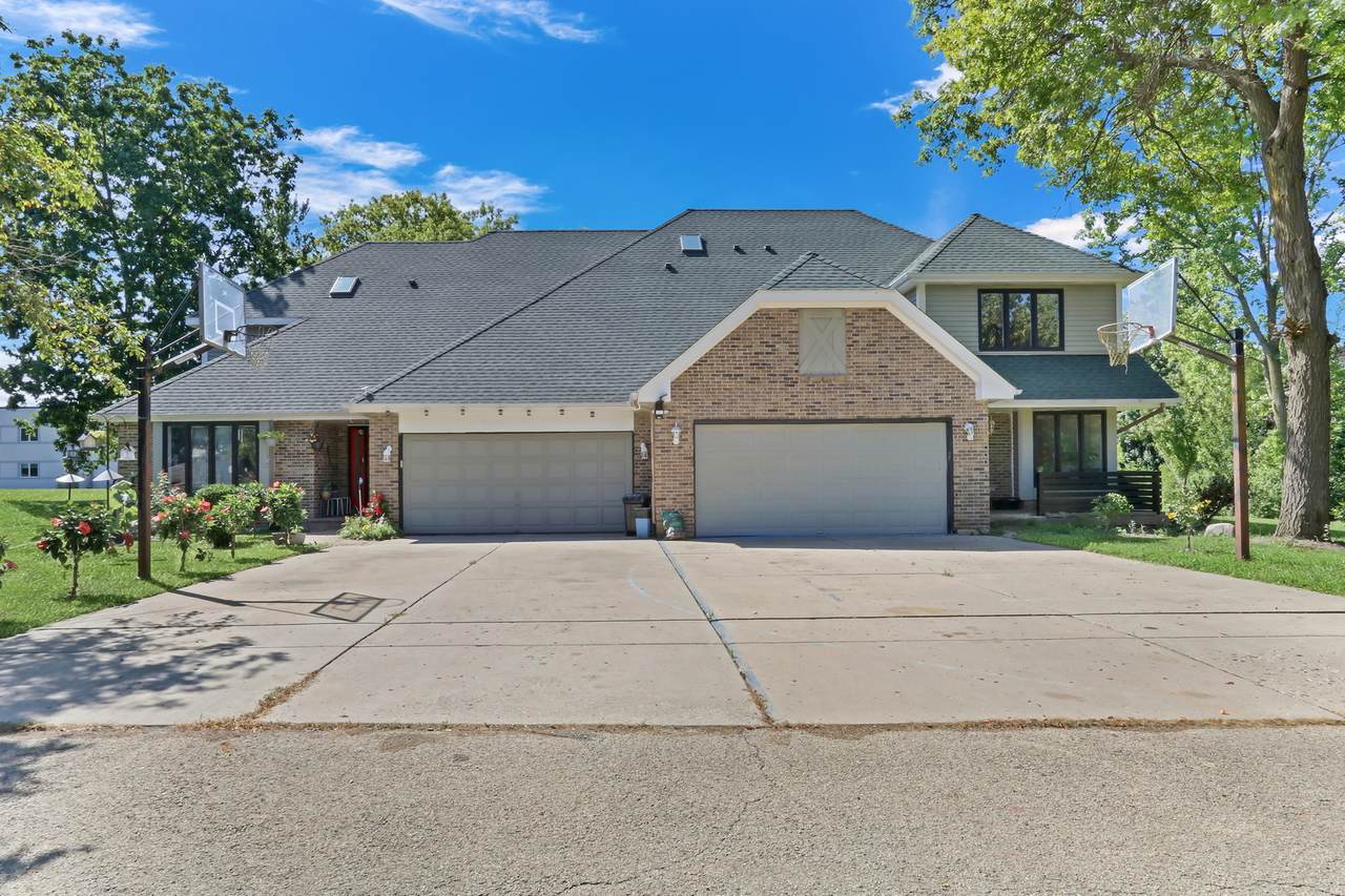 3947 Blackstone Avenue - Photo 1