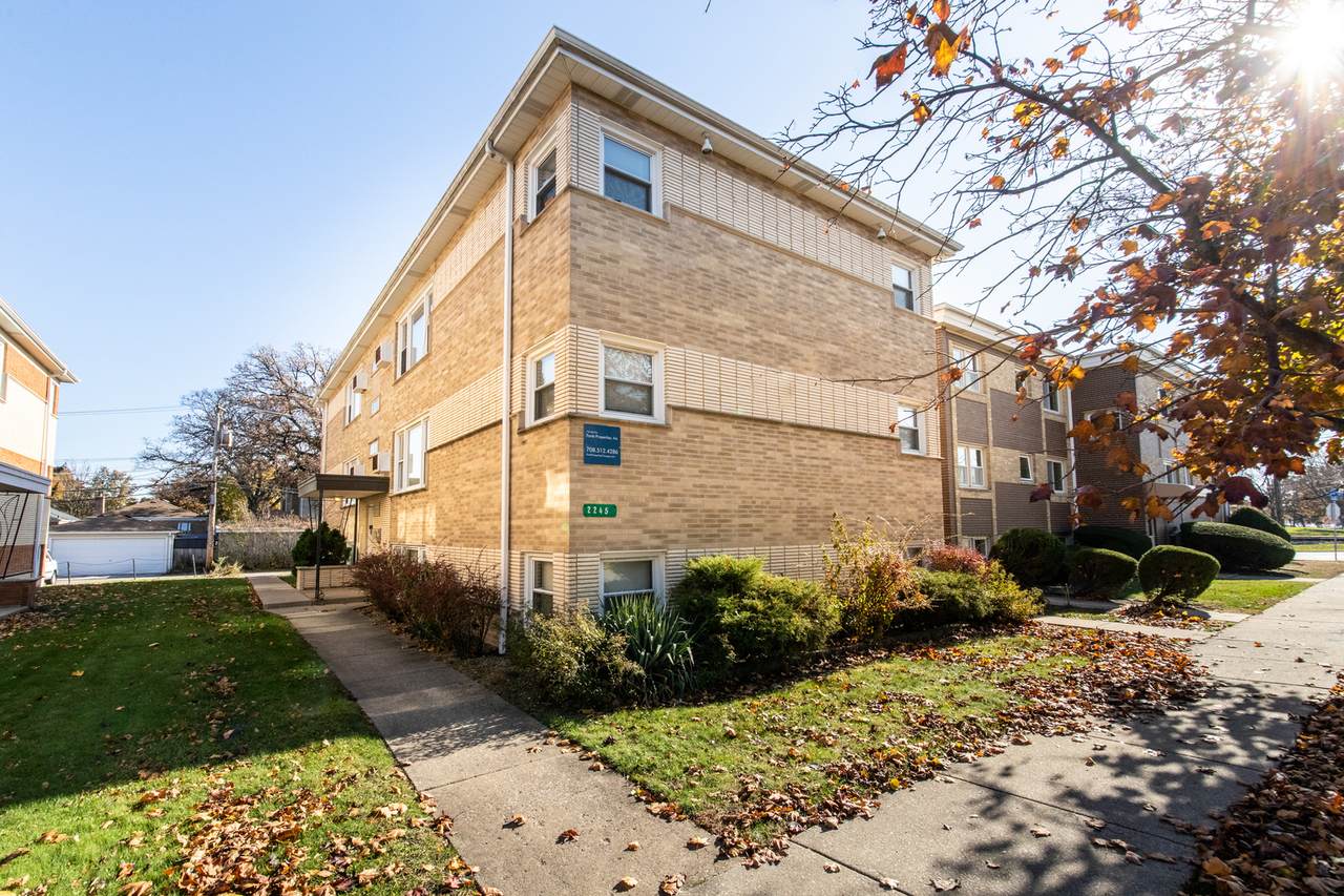 2245 Des Plaines Avenue - Photo 1