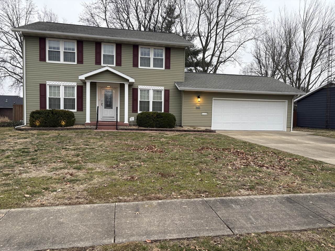 605 Oakdale Drive - Photo 1