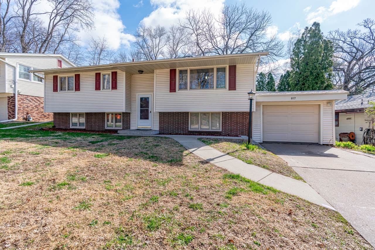 817 16th Street - Photo 1