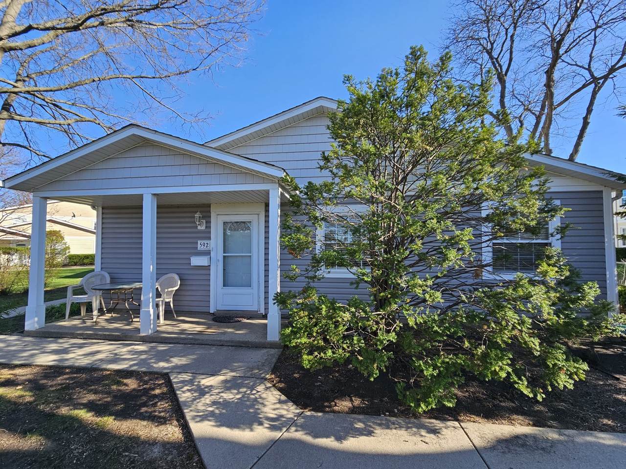 592 Lotus Court - Photo 1